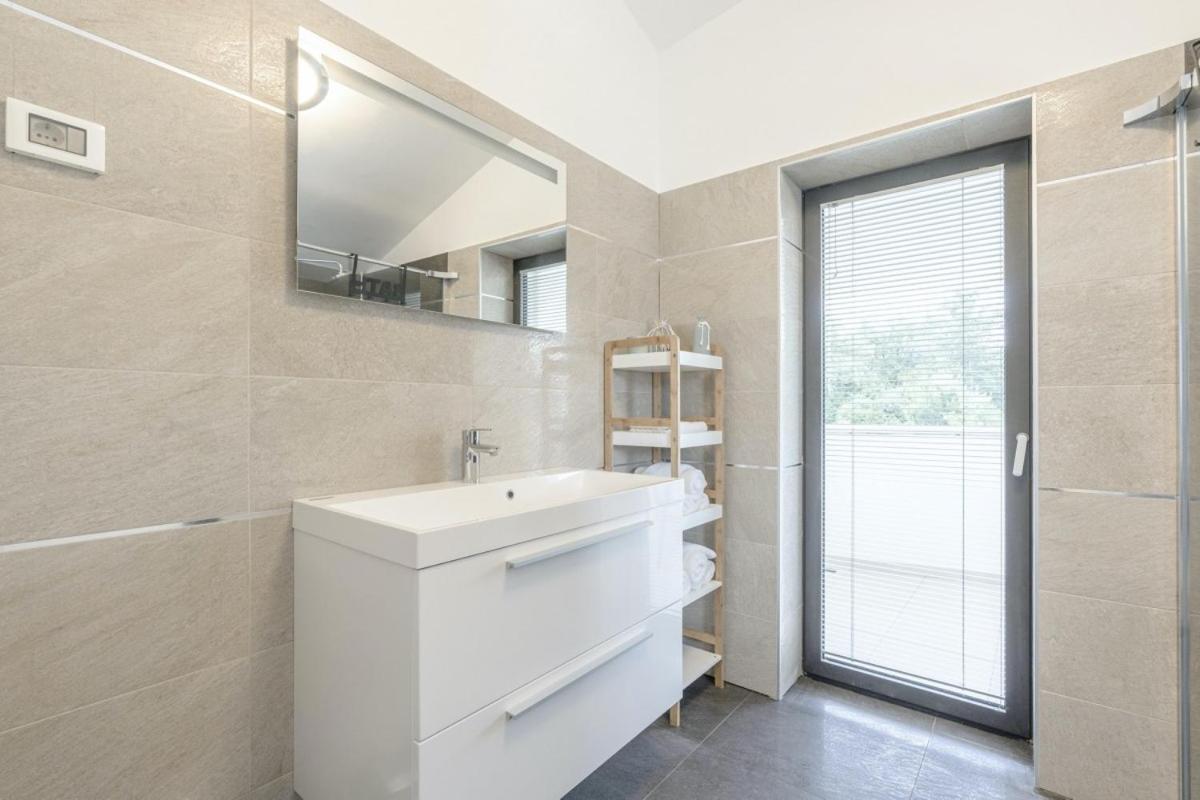 Villa Pedena In Sveta Katarina - Haus Fuer 8-10 Personen Benazici Exterior foto